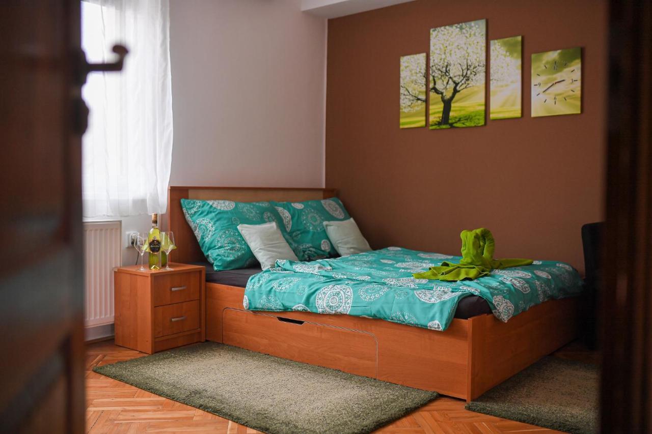 Kokusz Apartmanok Егер Стая снимка