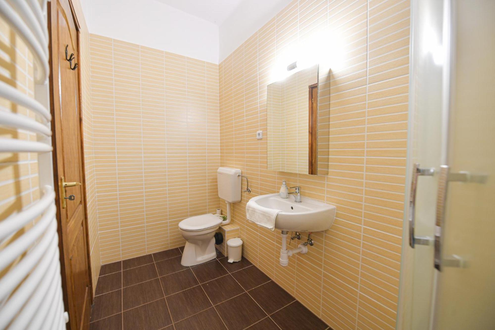 Kokusz Apartmanok Егер Стая снимка