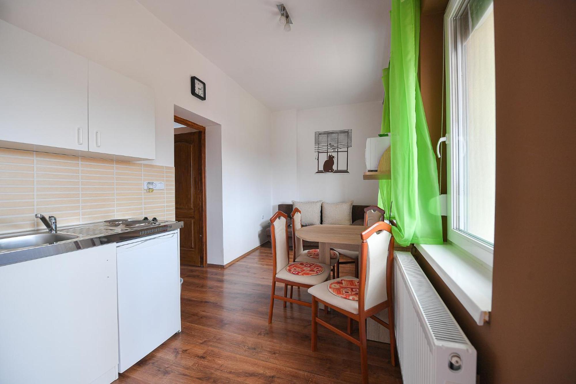 Kokusz Apartmanok Егер Стая снимка