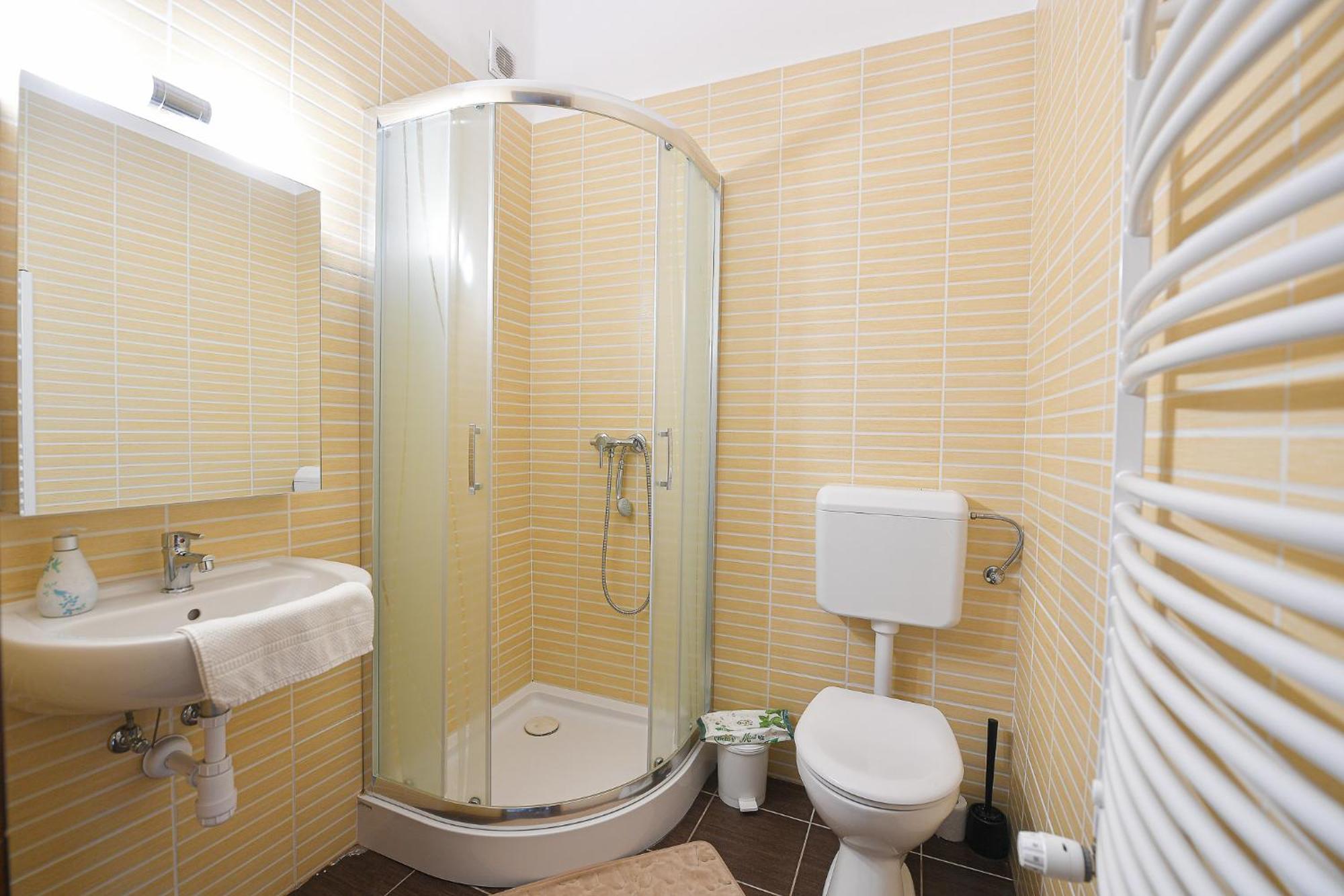 Kokusz Apartmanok Егер Стая снимка