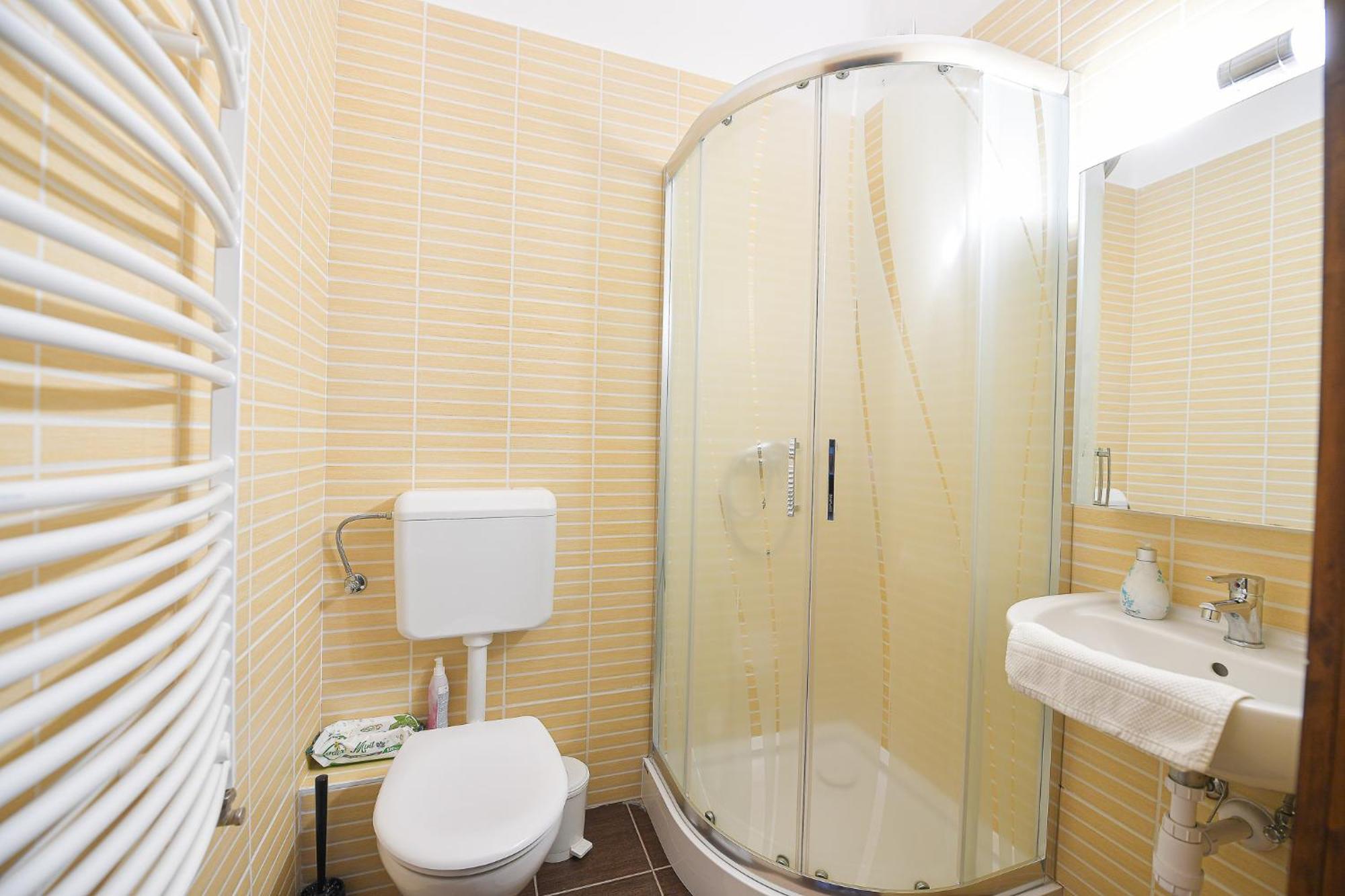 Kokusz Apartmanok Егер Стая снимка