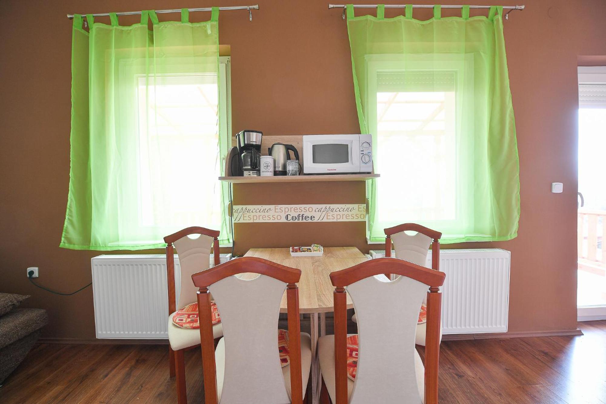 Kokusz Apartmanok Егер Стая снимка