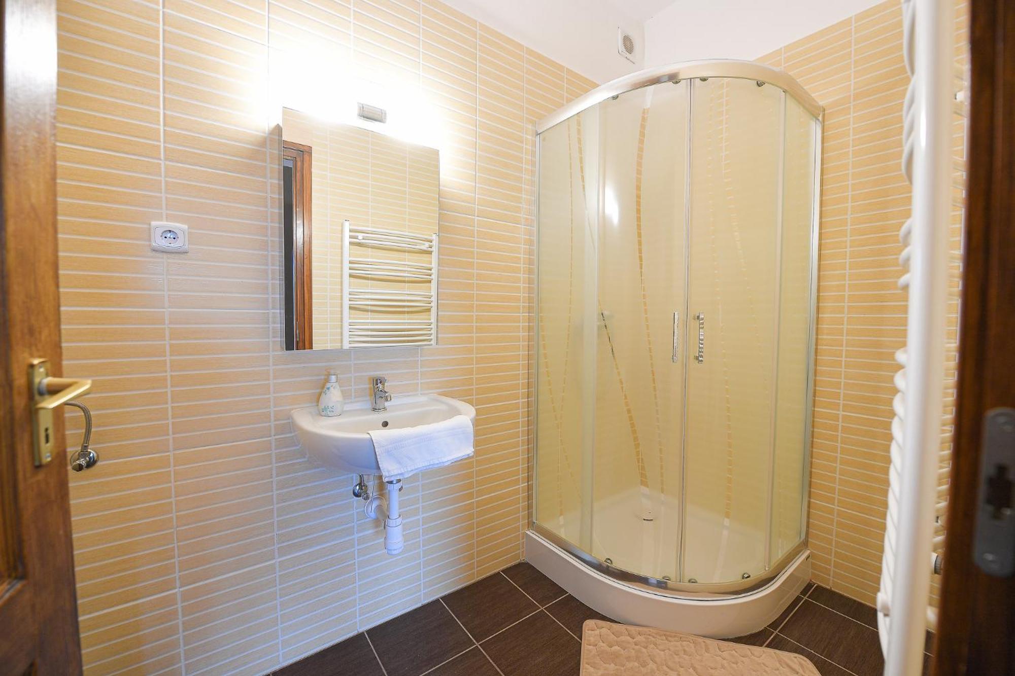 Kokusz Apartmanok Егер Стая снимка