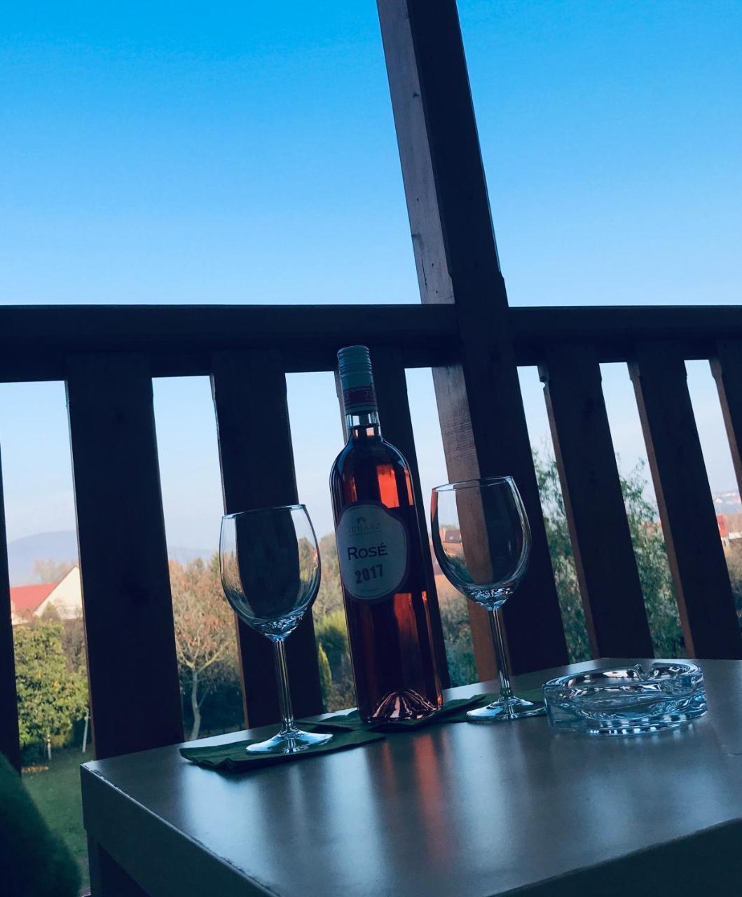 Kokusz Apartmanok Егер Екстериор снимка
